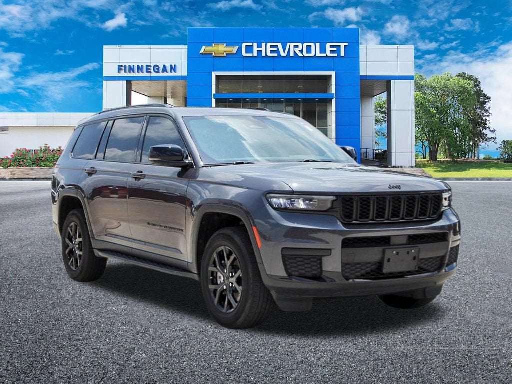 2024 Jeep Grand Cherokee L Altitude X in Gray — front three-quarter view